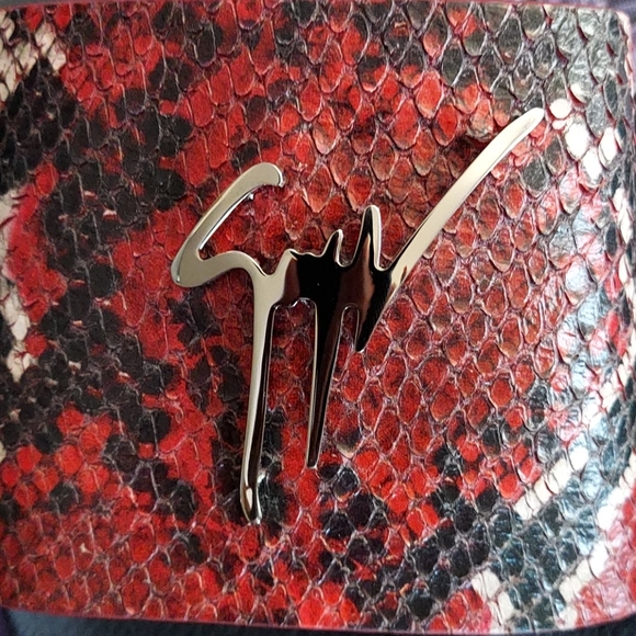 Giuseppe Zanotti Slides - Picture 2 of 6